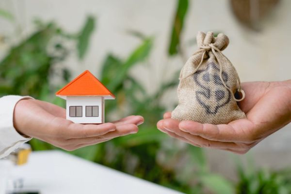 thuế chuyển nhượng bất động sản.