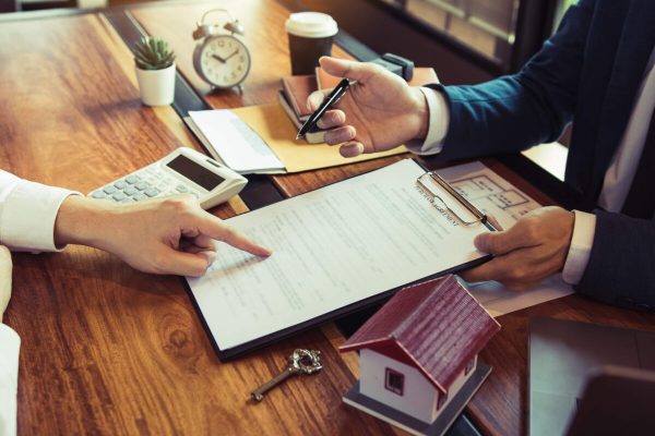 Có được cho thuê quyền sử dụng đất đang thế chấp không?